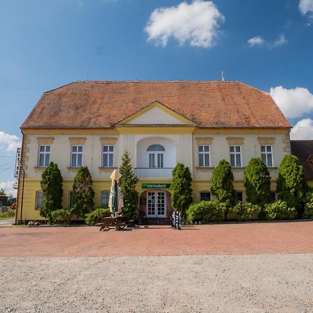 Hotel Club Vranovska Ves Luaran gambar