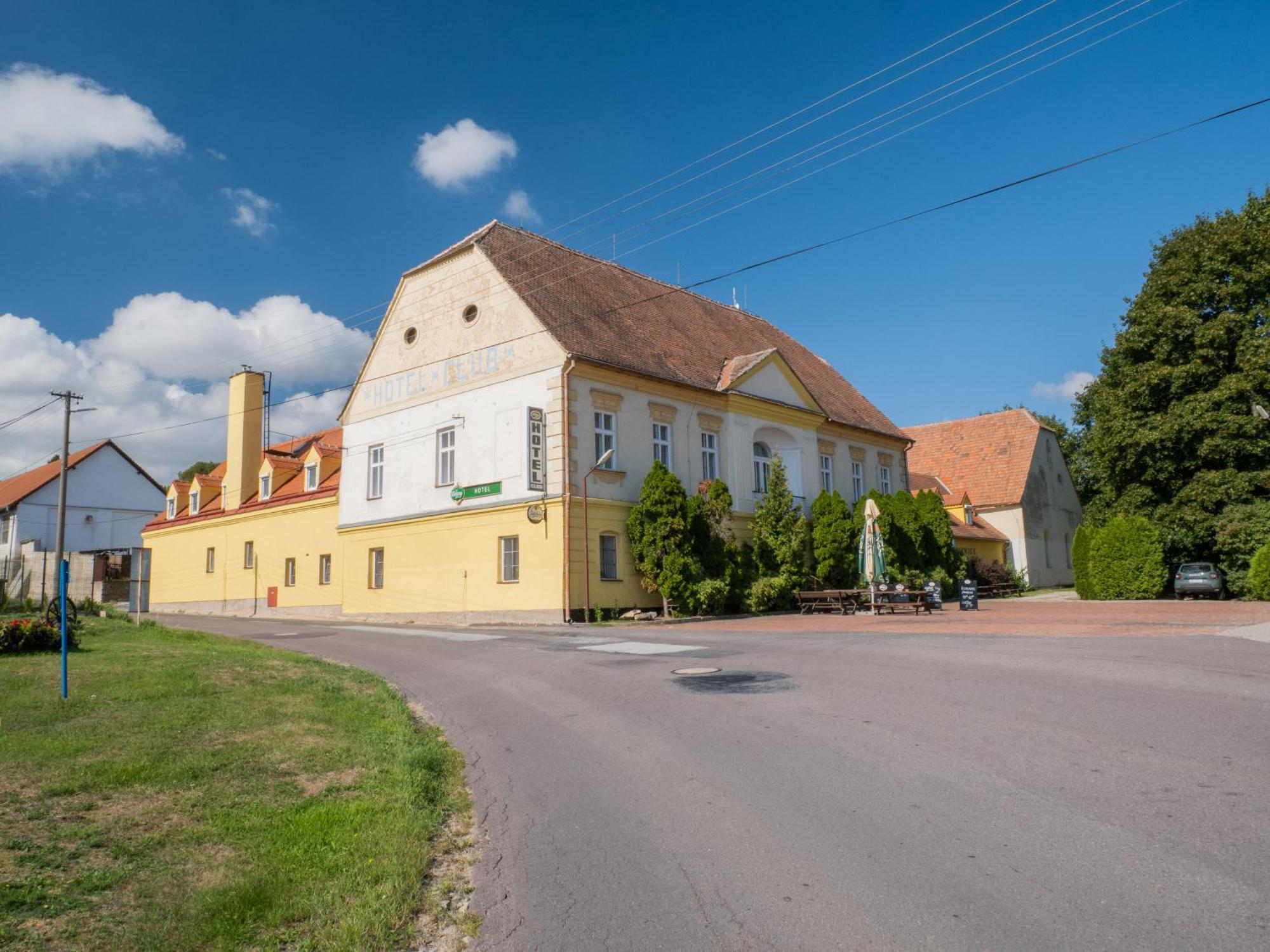 Hotel Club Vranovska Ves Luaran gambar
